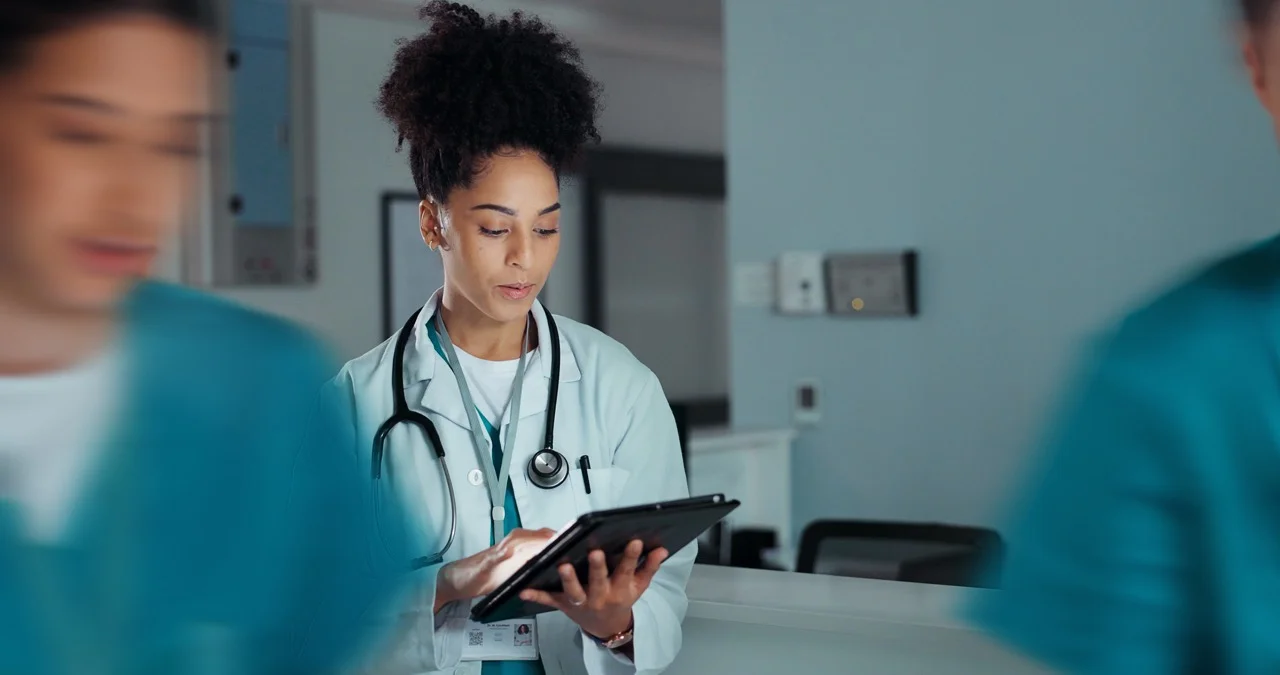 IT team monitoring rising EHR downtime frequency caused by ransomware and vendor outages