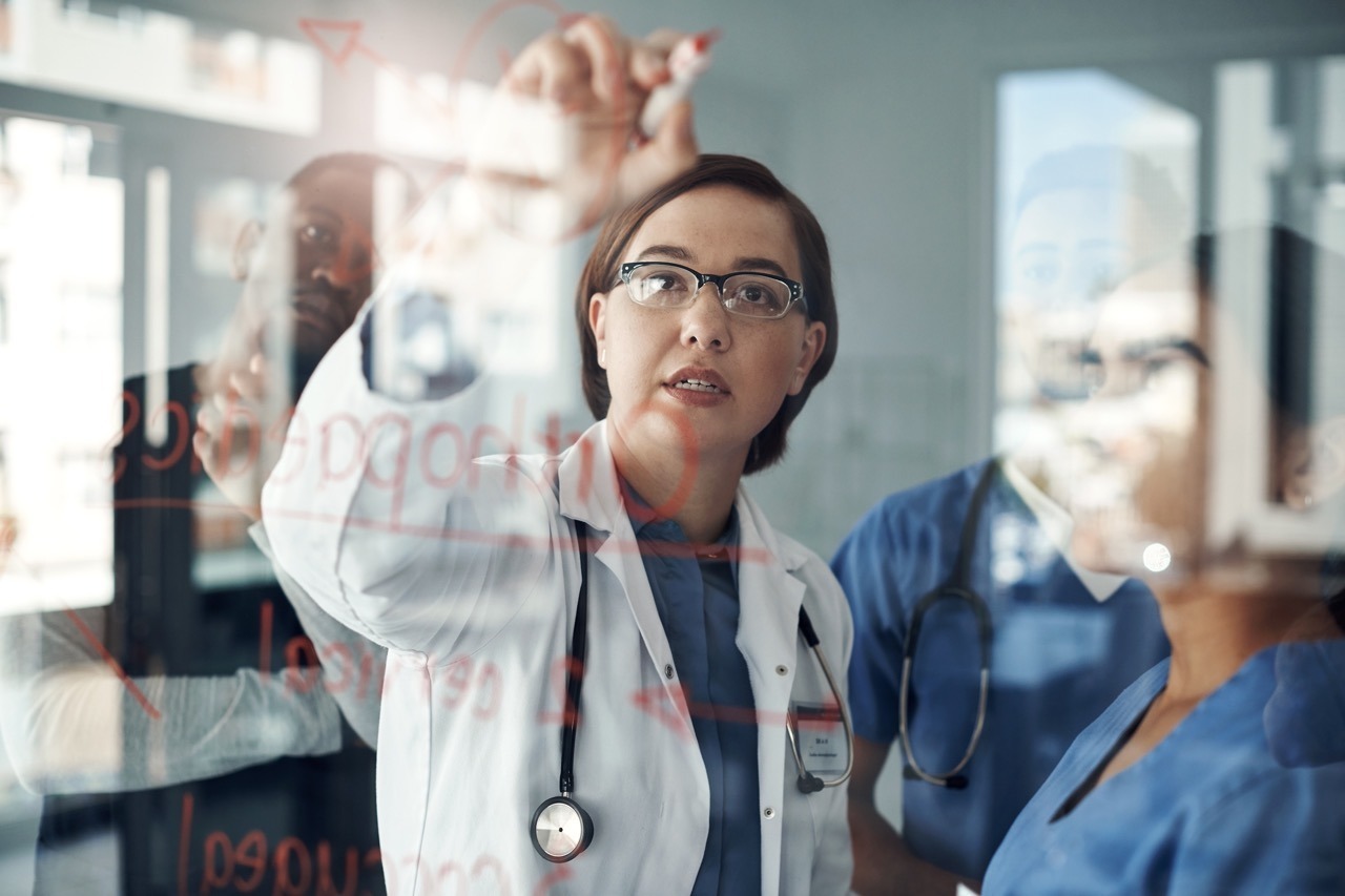 Healthcare IT staff monitoring downtime workstation sync status on a dashboard