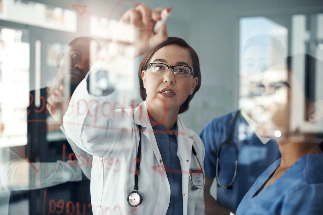 Healthcare IT staff monitoring downtime workstation sync status on a dashboard